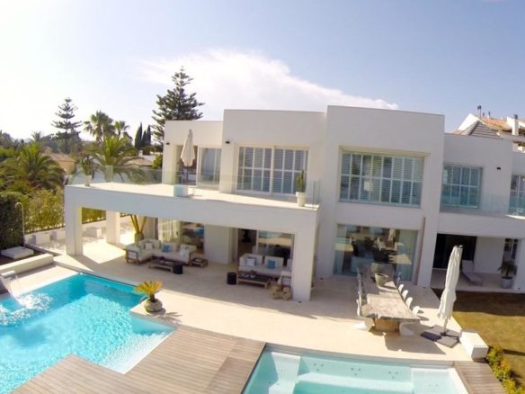 beachfront villa Puerto Banús