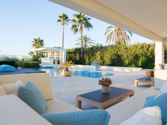 beachfront villa Puerto Banús