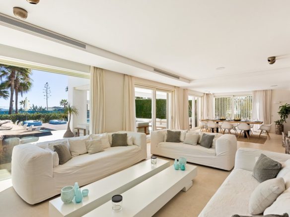 beachfront villa Puerto Banús