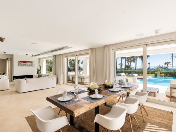 beachfront villa Puerto Banús
