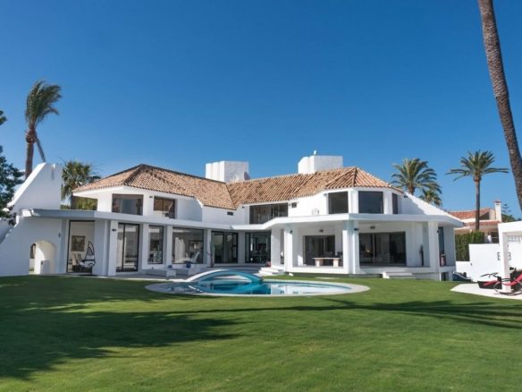Beachside Villa El Rosario