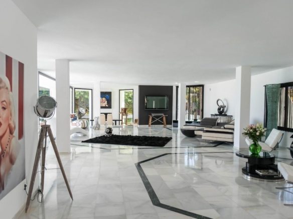 Beachside Villa El Rosario