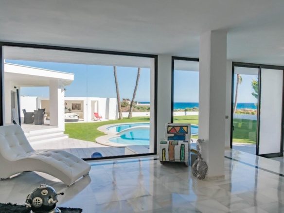Beachside Villa El Rosario