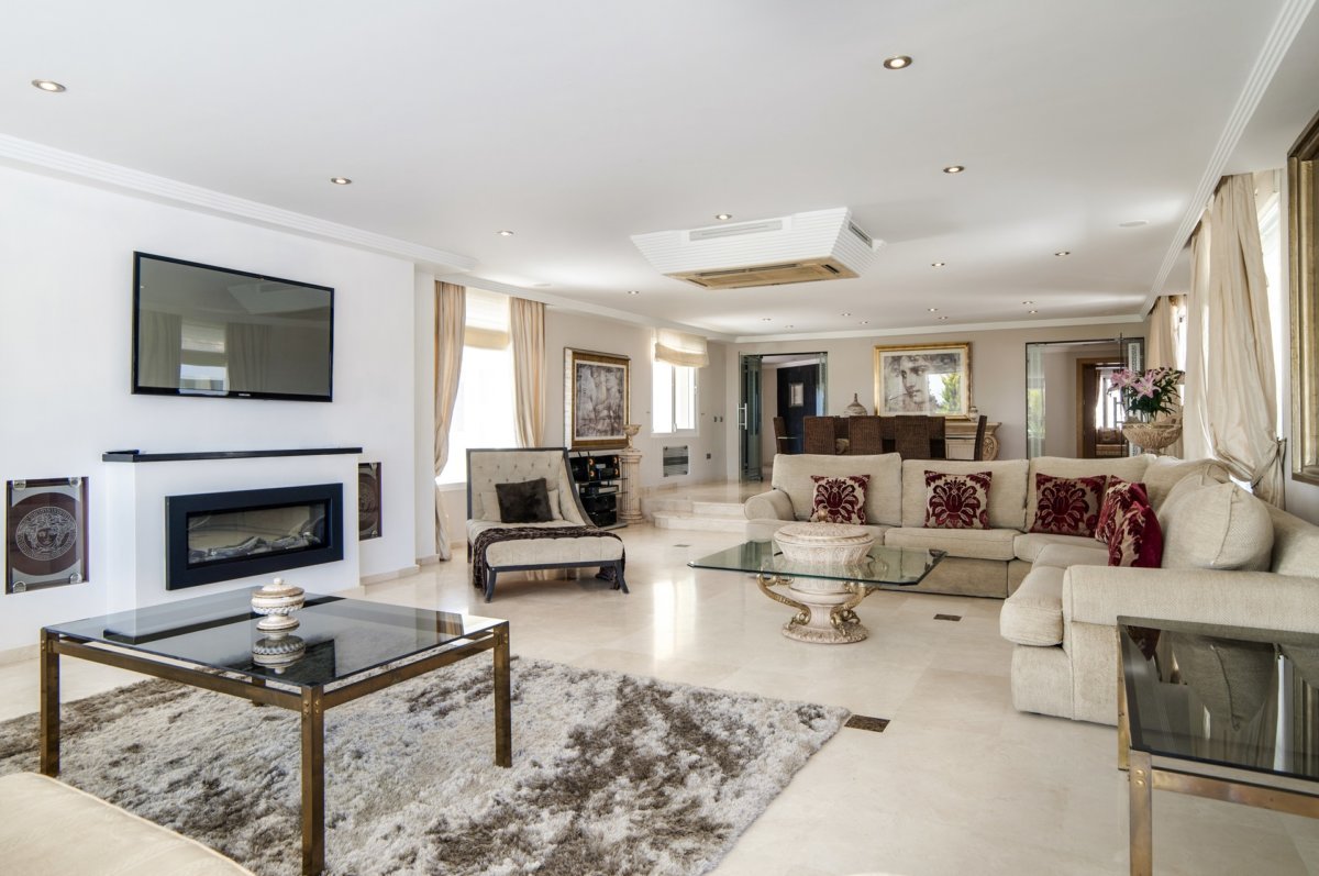 Versace Villa Elviria Views