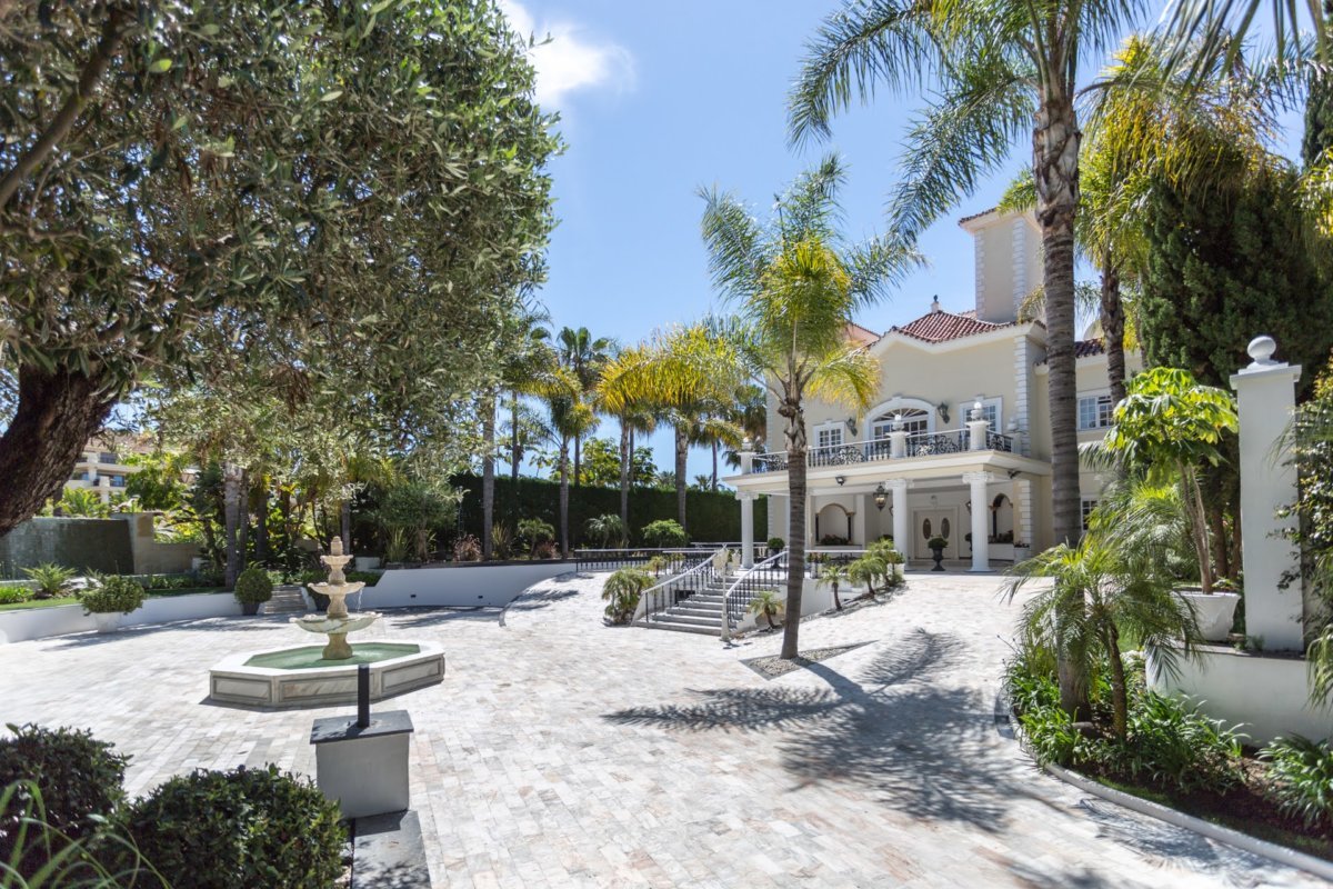 mistral-beach-puerto-banus10 Mistral Beach Beachfront Villa