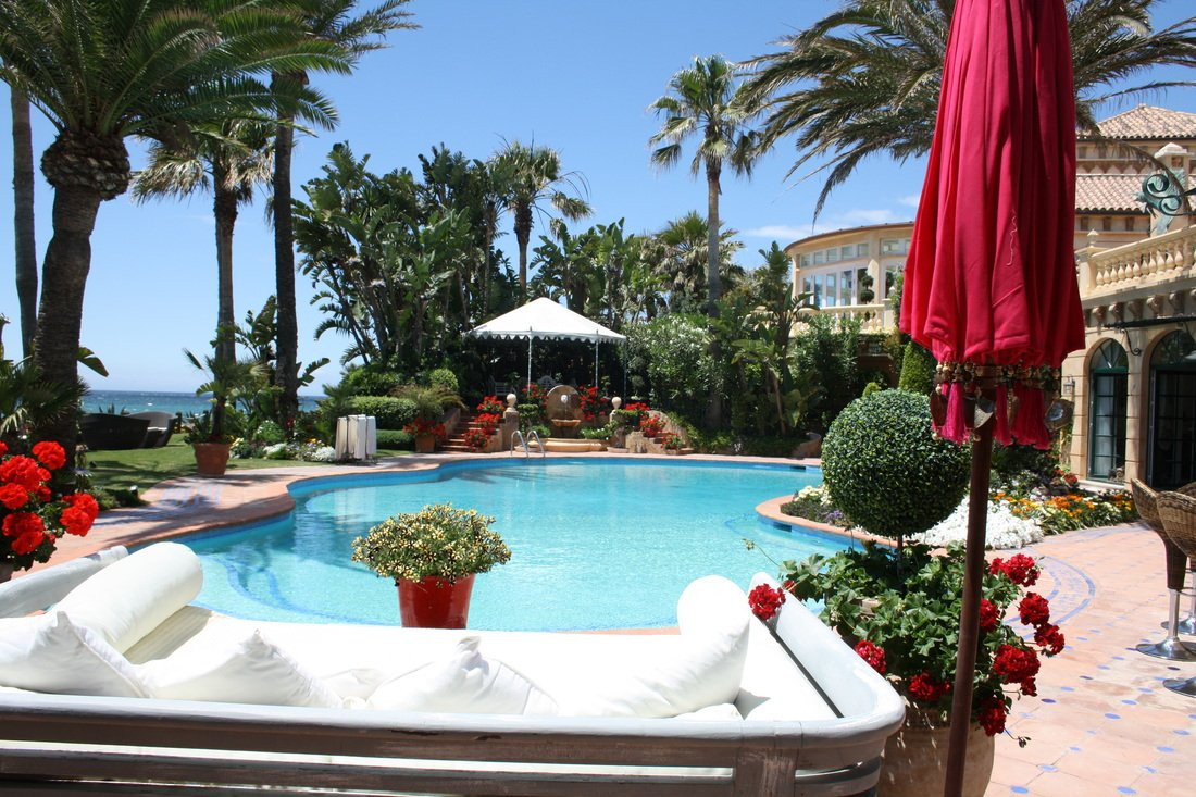 tennis-court-beach-front-mijas-costa21 Mijas Costa Villa Tennis