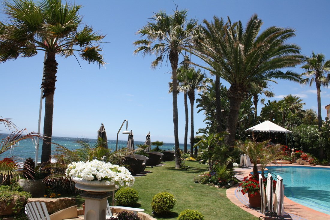 tennis-court-beach-front-mijas-costa5 Mijas Costa Villa Tennis