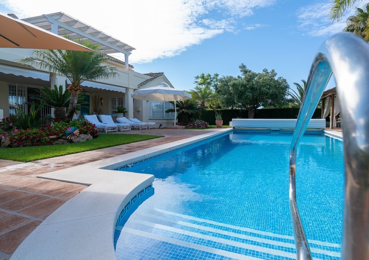 Elviria Villa Heated Pool