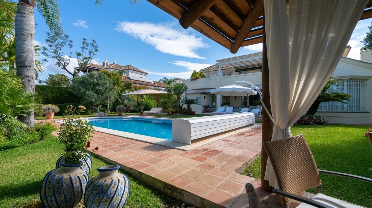 Elviria Villa Heated Pool