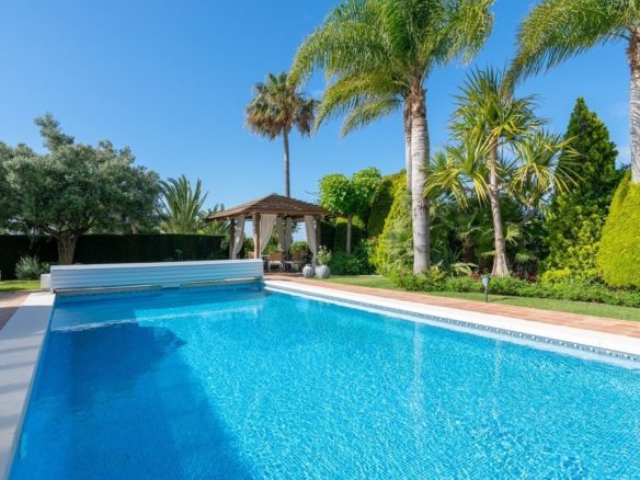 Elviria Villa Heated Pool