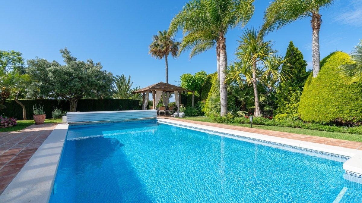 Elviria Villa Heated Pool